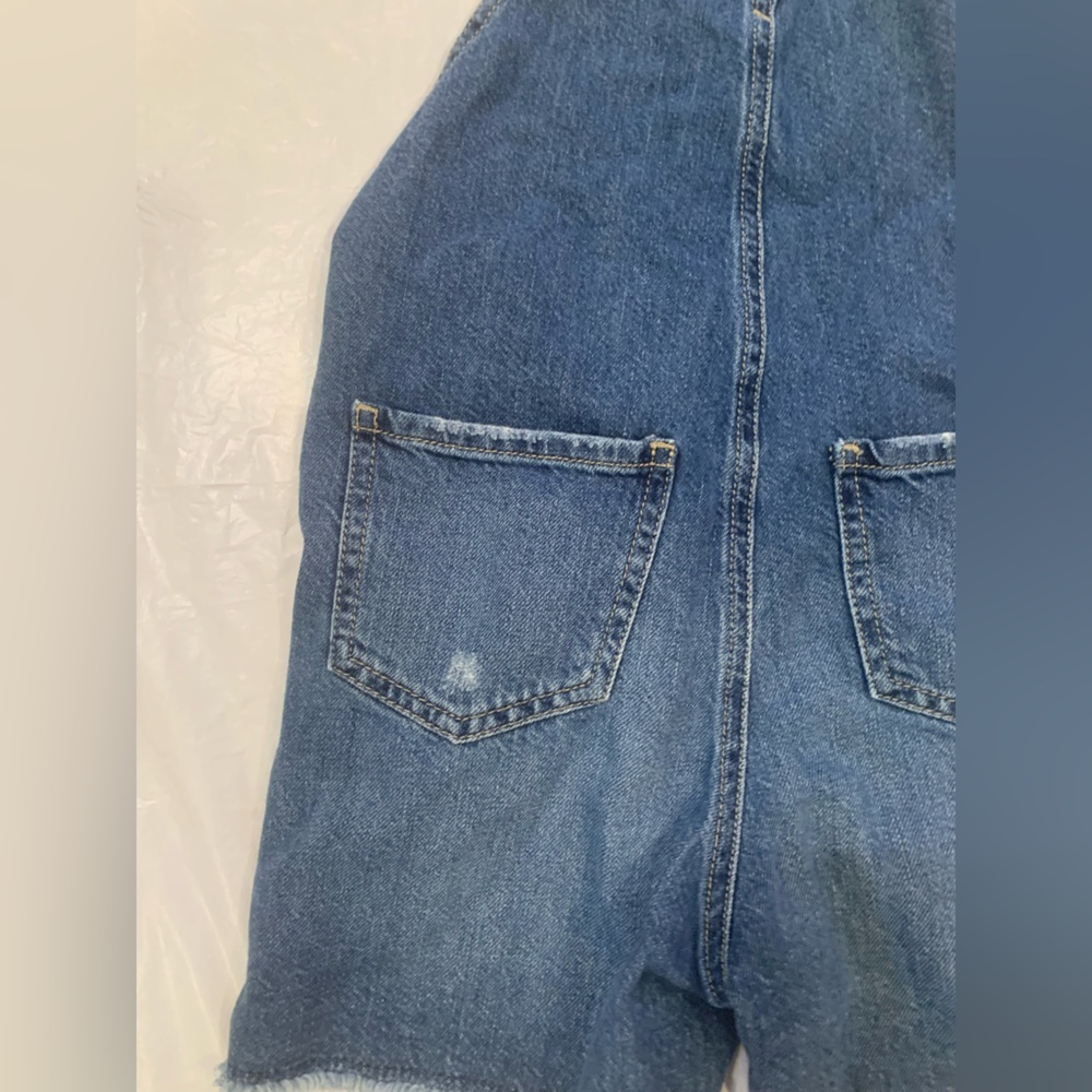 Gap Denim Girl's Medium Wash Distressed Overall Shorts Large - Picture 4 of 4